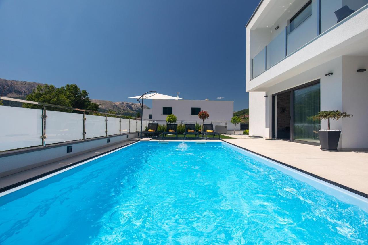 Villa Supernus With Heated Pool Baska  Ngoại thất bức ảnh